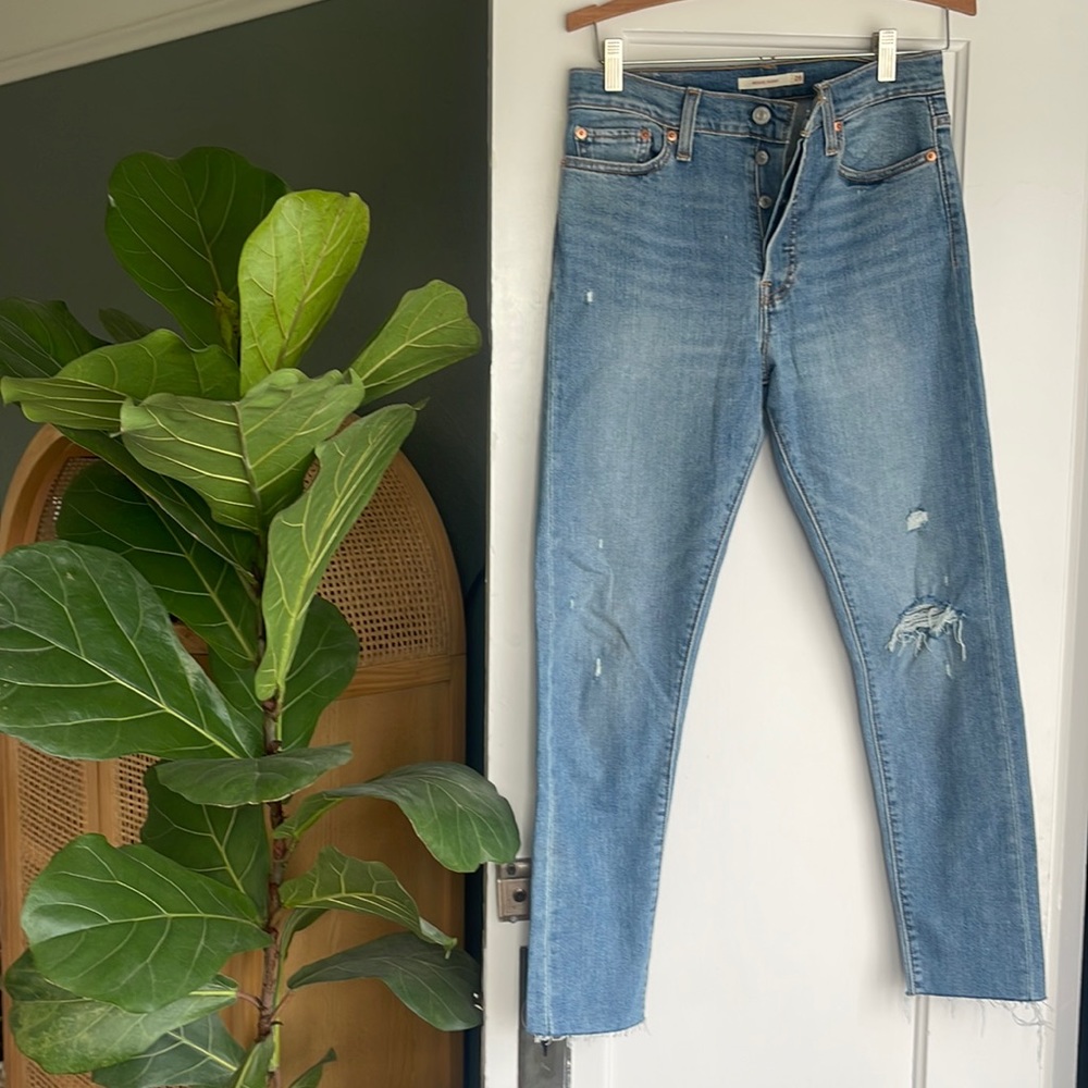 Levis wedgie skinny distressed 28